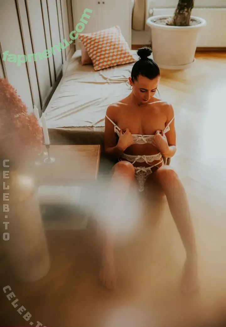 Liz Snowfoot nude photo #0011 (liz_snowfoot)