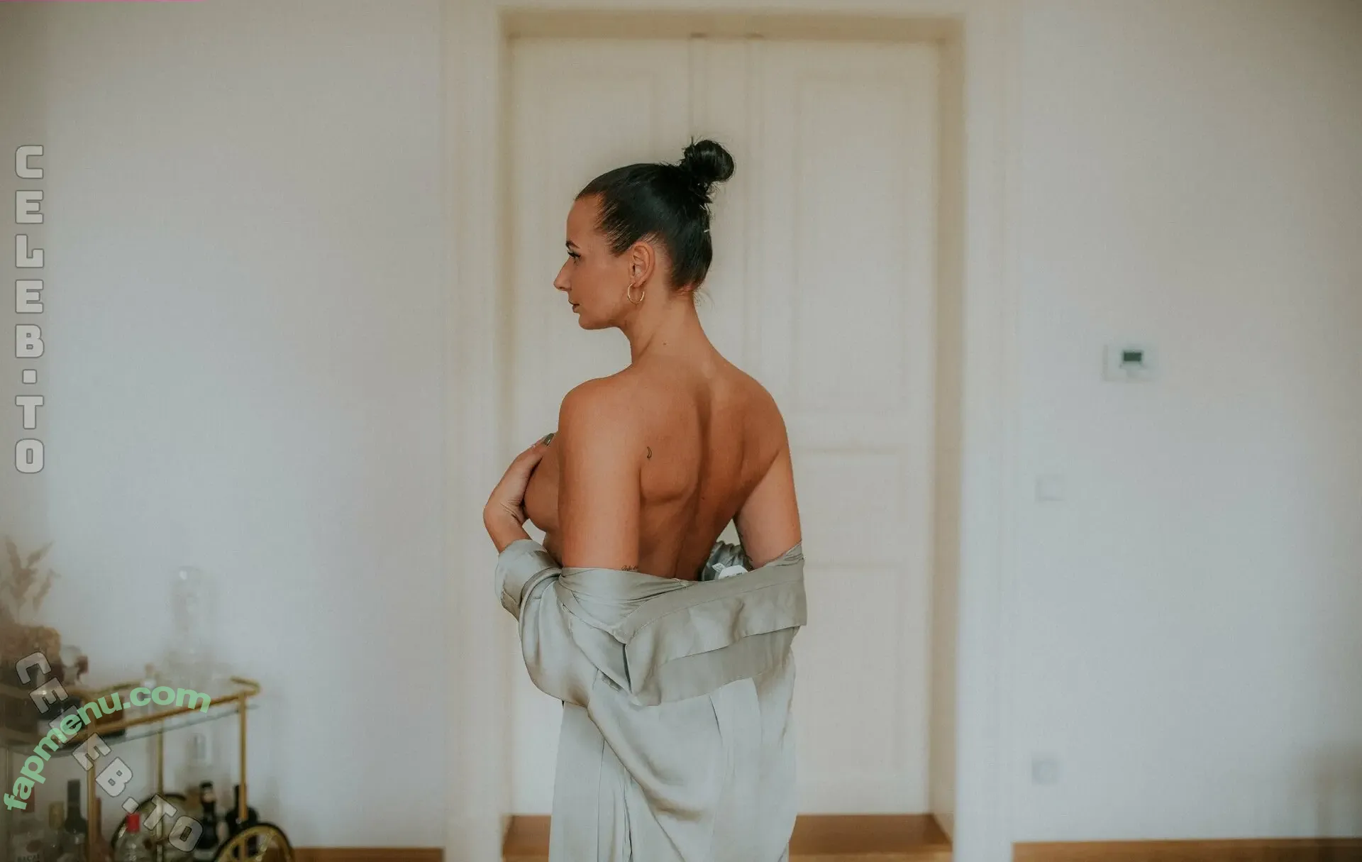 Liz Snowfoot nude photo #0023 (liz_snowfoot)