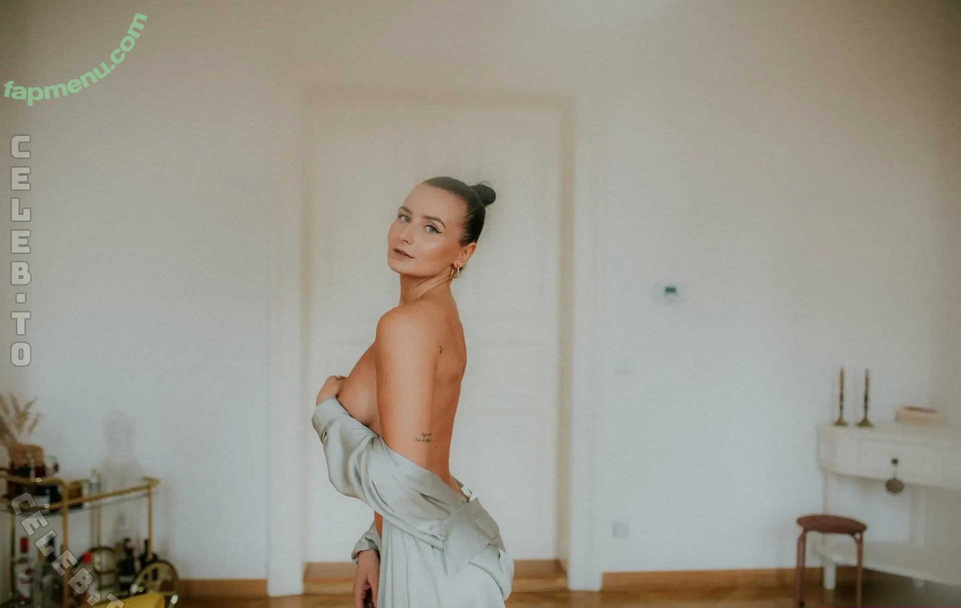 Liz Snowfoot nude photo #0035 (liz_snowfoot)