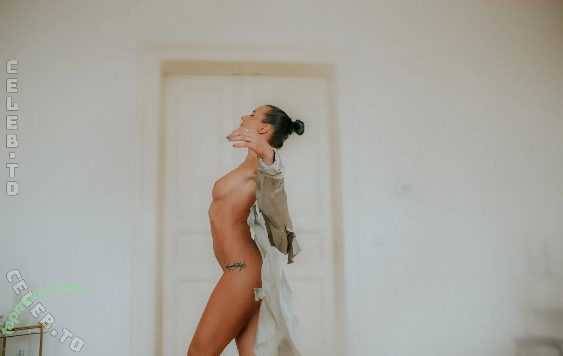 Liz Snowfoot nude photo #0038 (liz_snowfoot)