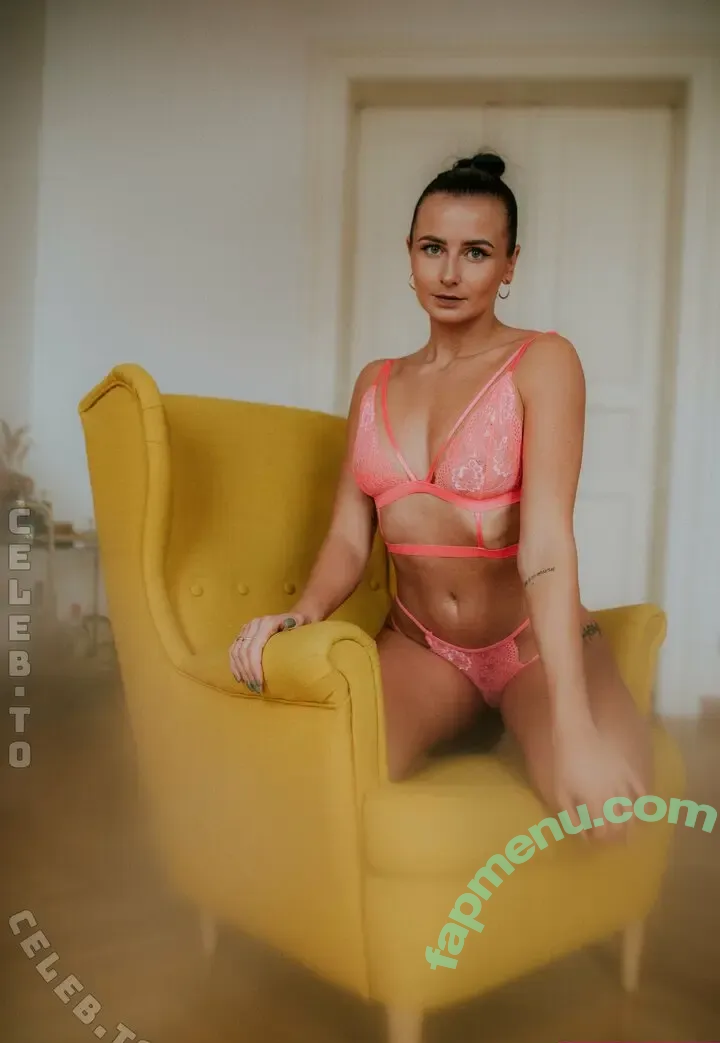 Liz Snowfoot nude photo #0047 (liz_snowfoot)