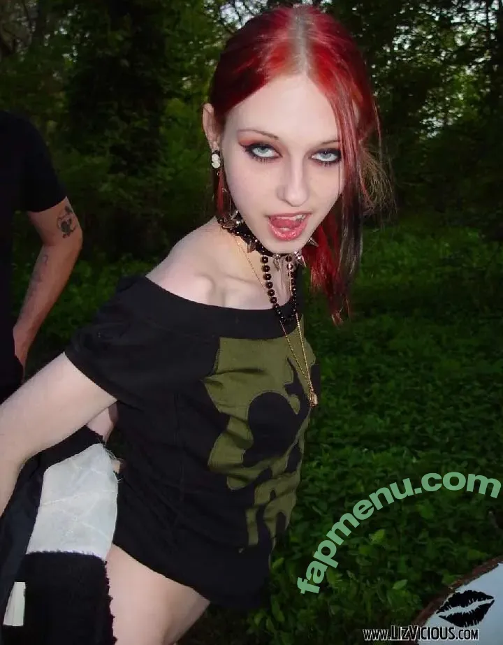 Liz Vicious nude photo #0273 (MissLizVicious / iheartlizvicious / livingdeadgh0ul)