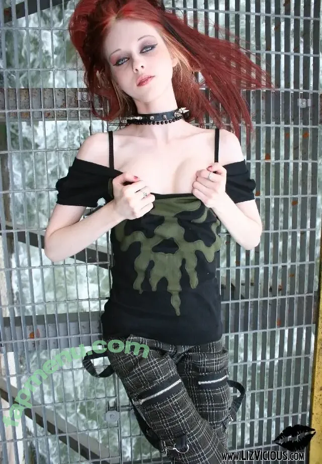 Liz Vicious nude photo #0288 (MissLizVicious / iheartlizvicious / livingdeadgh0ul)