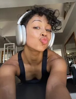 Liza Koshy / lizakoshy nude photo #0032