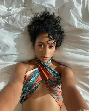 Liza Koshy / lizakoshy nude photo #0043