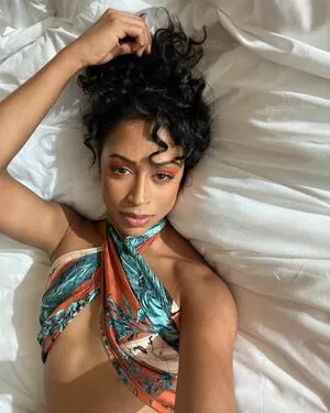 Liza Koshy / lizakoshy nude photo #0044