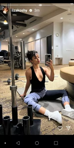 Liza Koshy / lizakoshy nude photo #0054