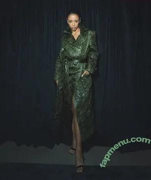 Liza Koshy / lizakoshy nude photo #0275