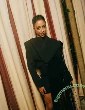 Liza Koshy / lizakoshy nude photo #0285