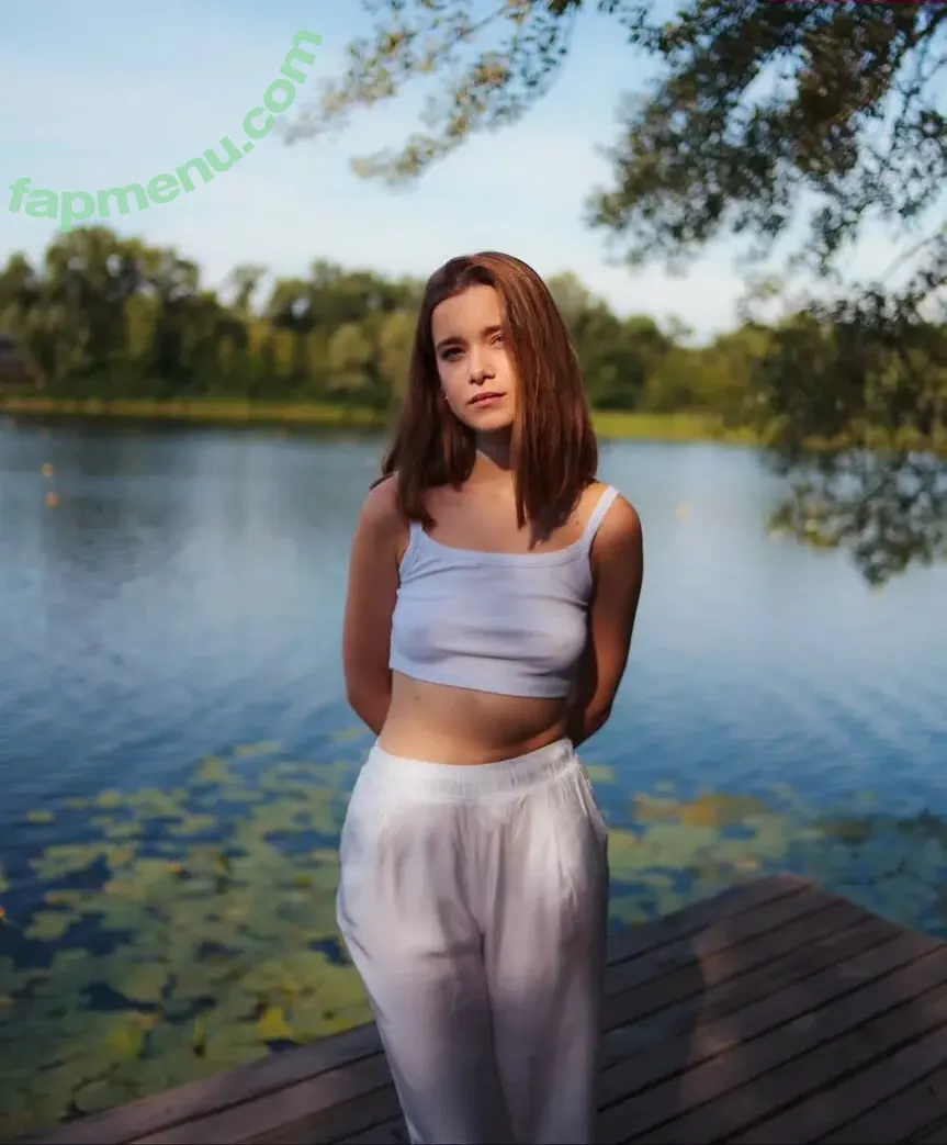 Liza Voroncova nude photo #0011 (LisaVoroncova / li.voroncova)