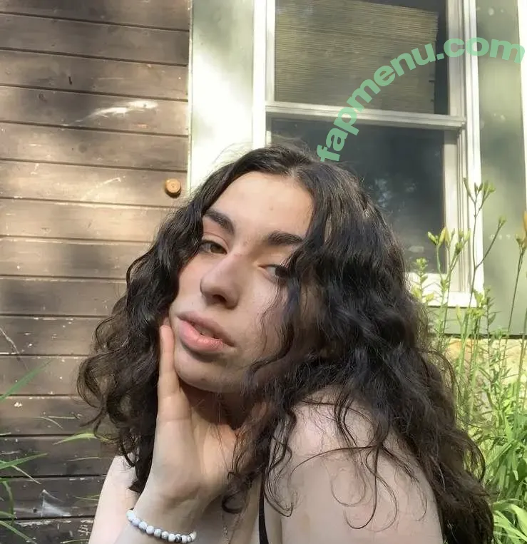 Lizaa nude photo #0003 (alizarose / as.lizaa)