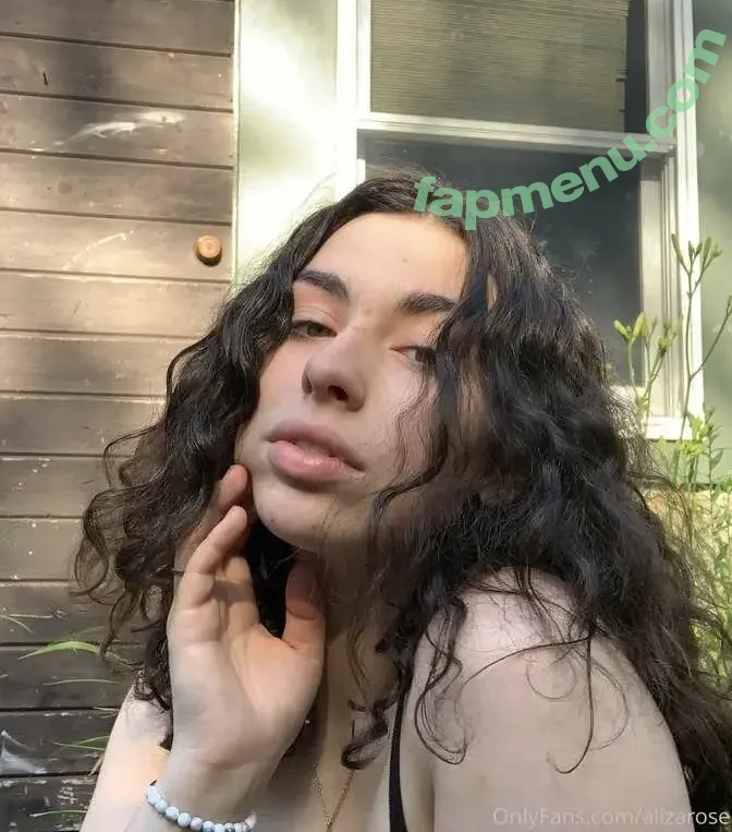 Lizaa nude photo #0004 (alizarose / as.lizaa)
