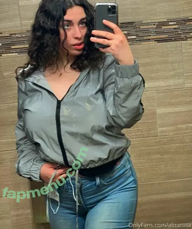 Lizaa nude photo #0011 (alizarose / as.lizaa)