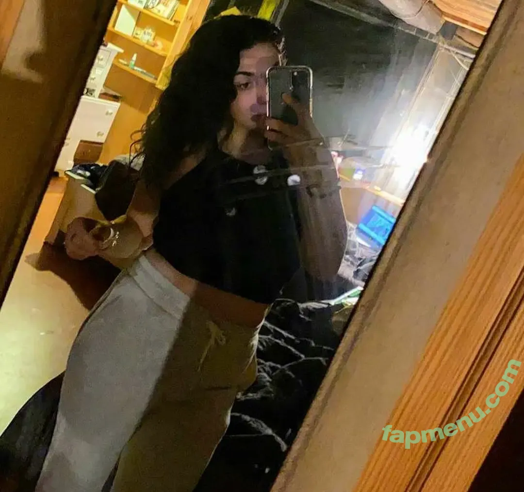 Lizaa nude photo #0021 (alizarose / as.lizaa)
