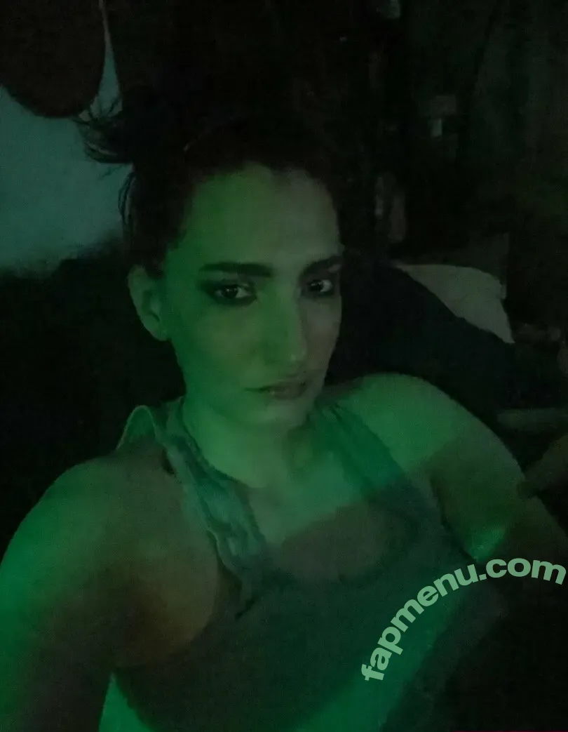 lizharveynsfw nude photo #0060 (lizharvey__)