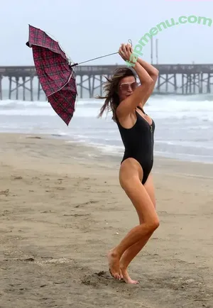 Lizzie Cundy / lizziecundy nude photo #0087