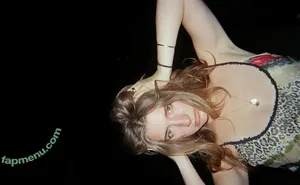 Lizzie Sennott / elizabethsaint / lizziesennott nude photo #0021