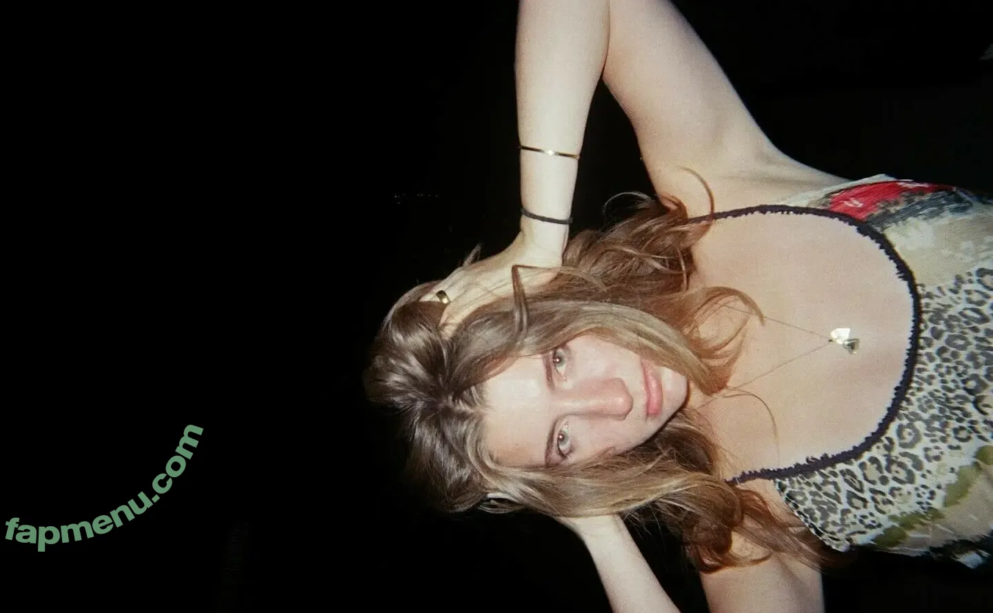 Lizzie Sennott nude photo #0021 (elizabethsaint / lizziesennott)