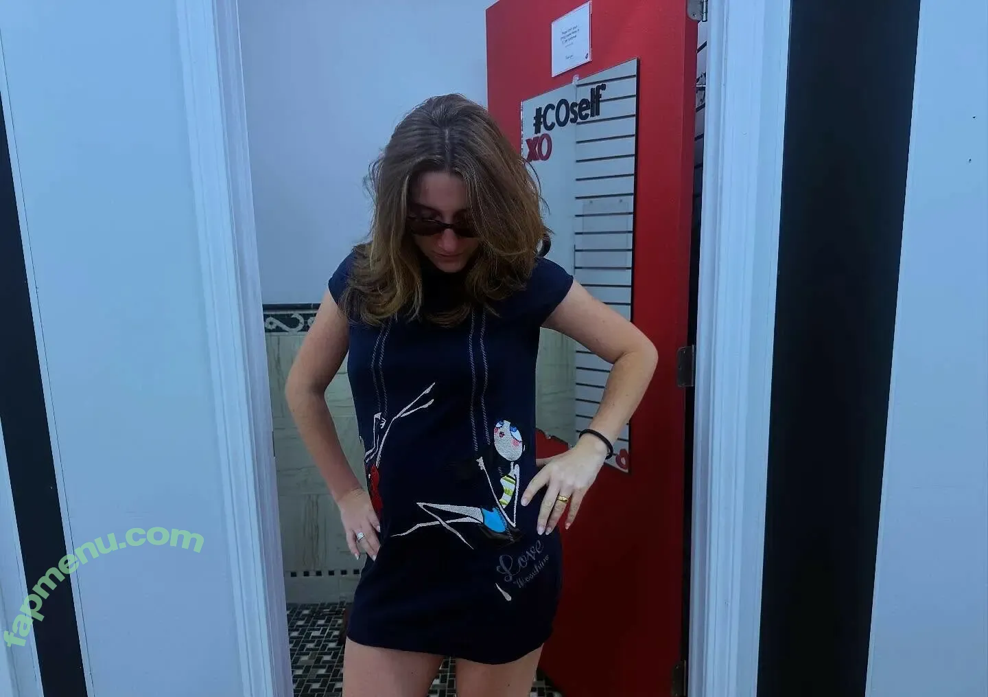 Lizzie Sennott nude photo #0022 (elizabethsaint / lizziesennott)