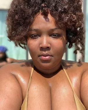 Lizzo / lizzobeeating nude photo #0022