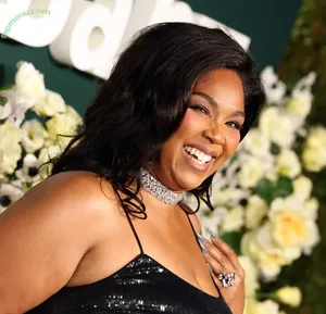 Lizzo / lizzobeeating nude photo #0119