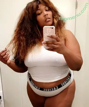 Lizzo / lizzobeeating nude photo #0199