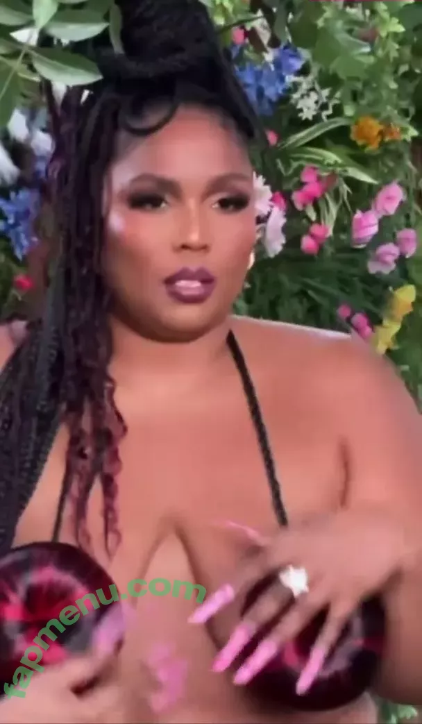 Lizzo nude photo #0011 (lizzobeeating)