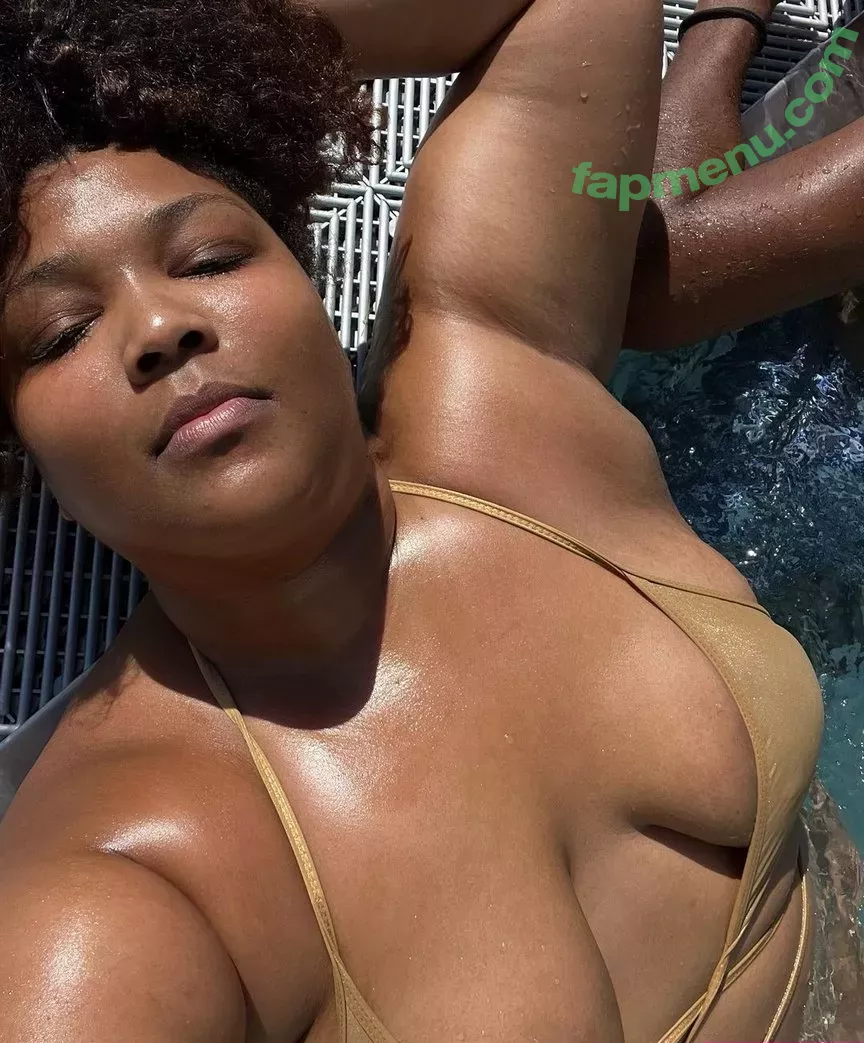 Lizzo nude photo #0021 (lizzobeeating)