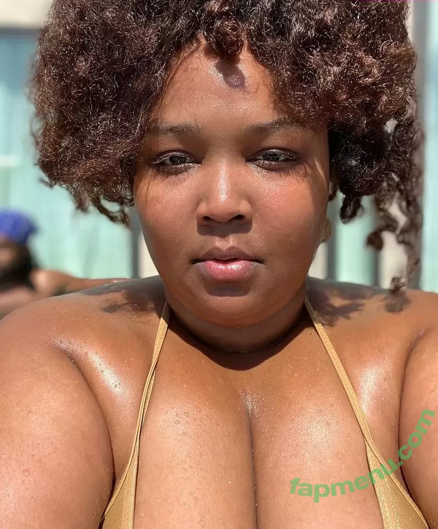 Lizzo nude photo #0022 (lizzobeeating)