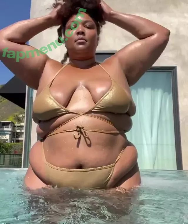 Lizzo nude photo #0023 (lizzobeeating)