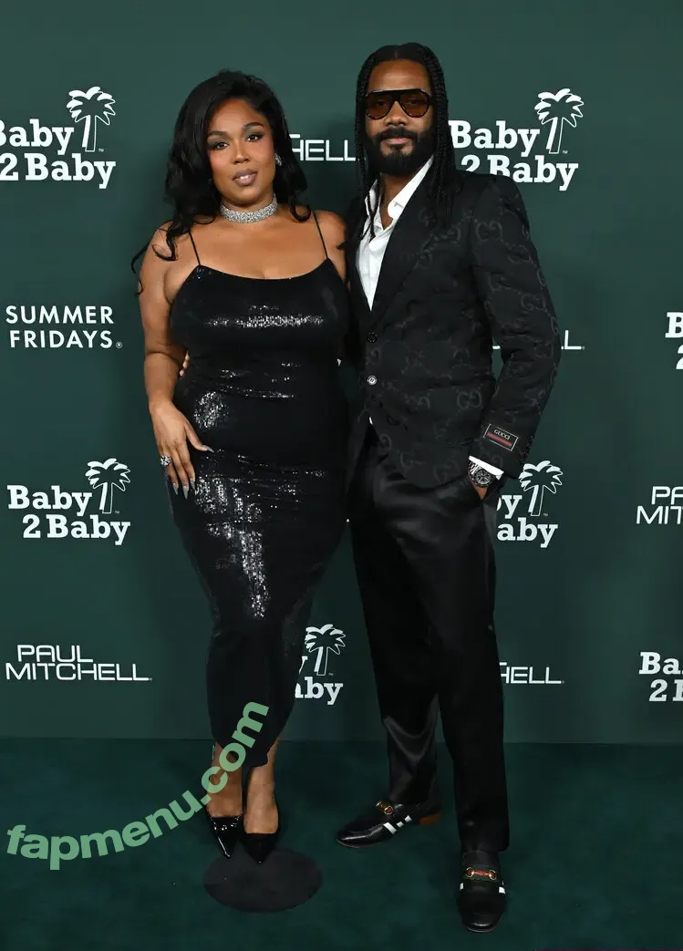 Lizzo nude photo #0123 (lizzobeeating)