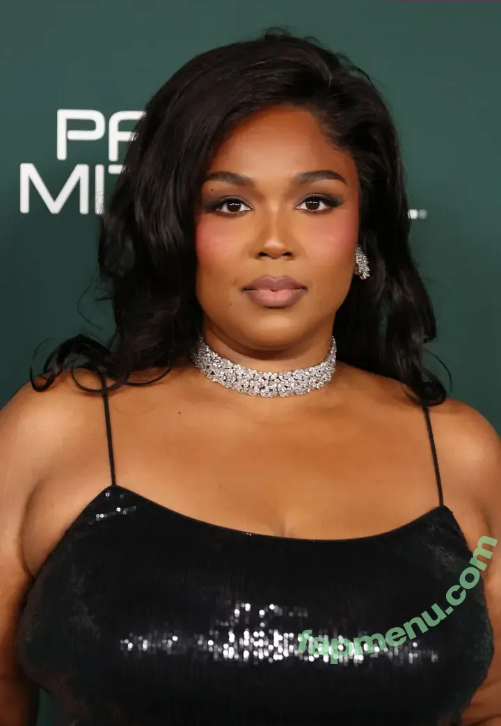 Lizzo nude photo #0130 (lizzobeeating)