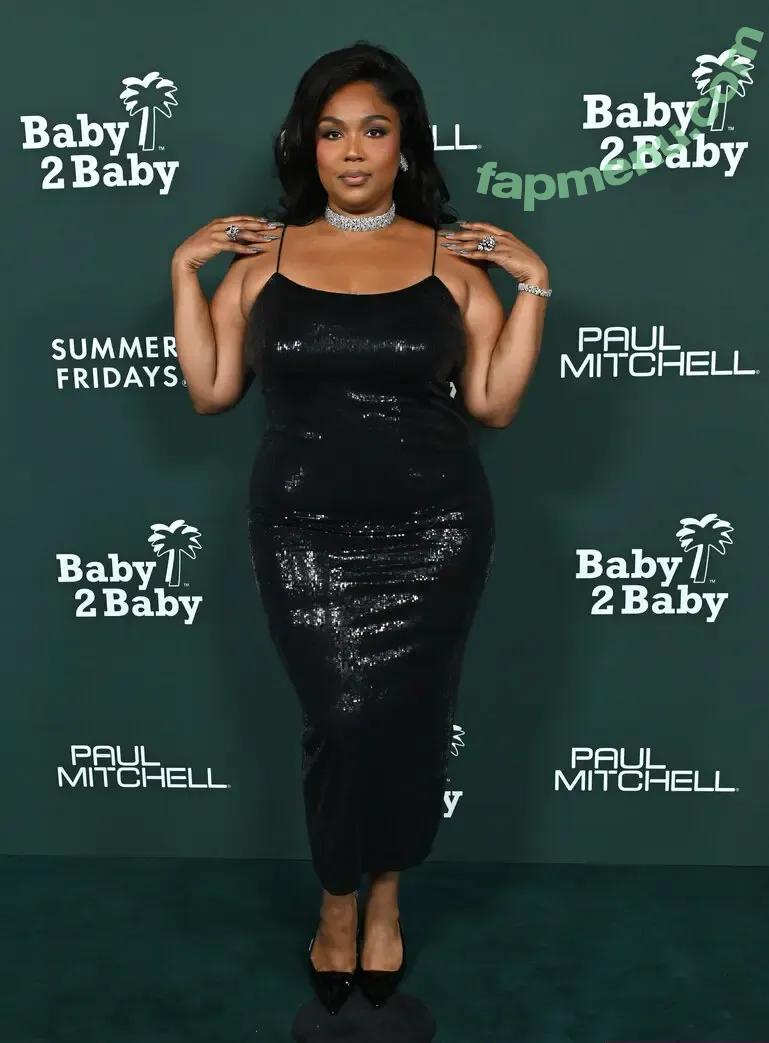 Lizzo nude photo #0131 (lizzobeeating)