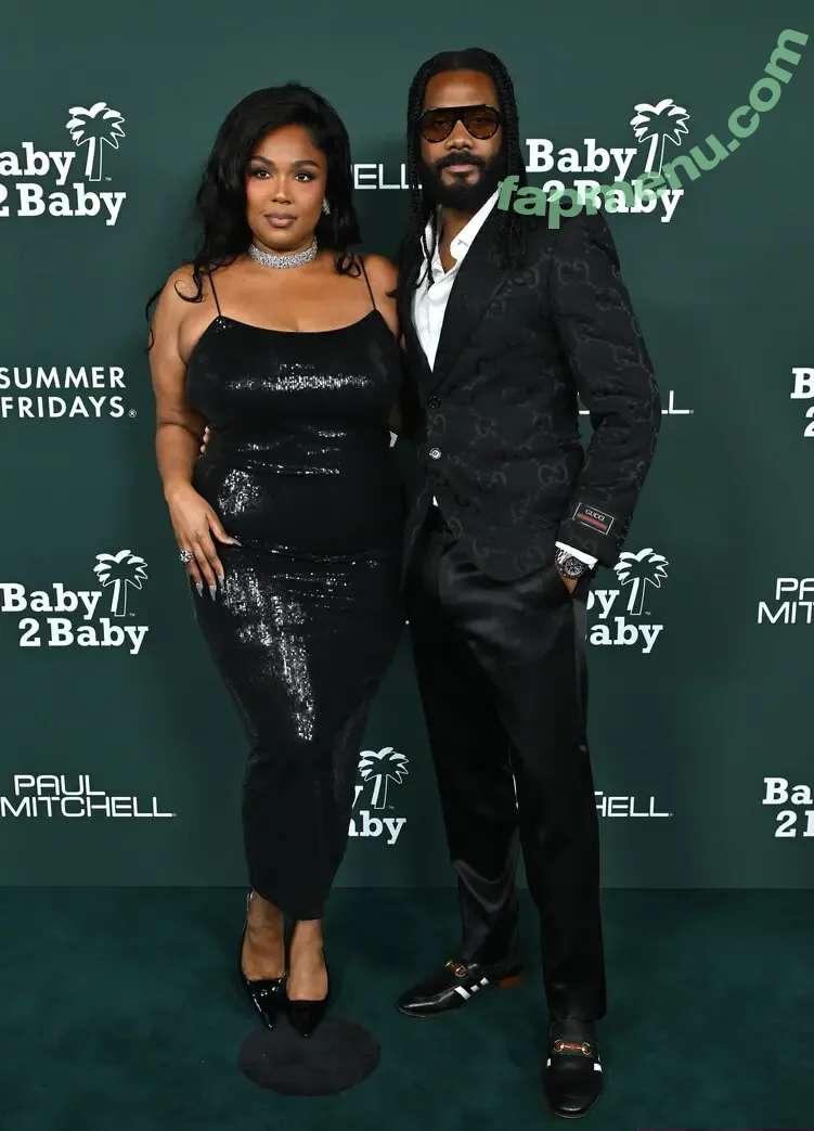 Lizzo nude photo #0146 (lizzobeeating)