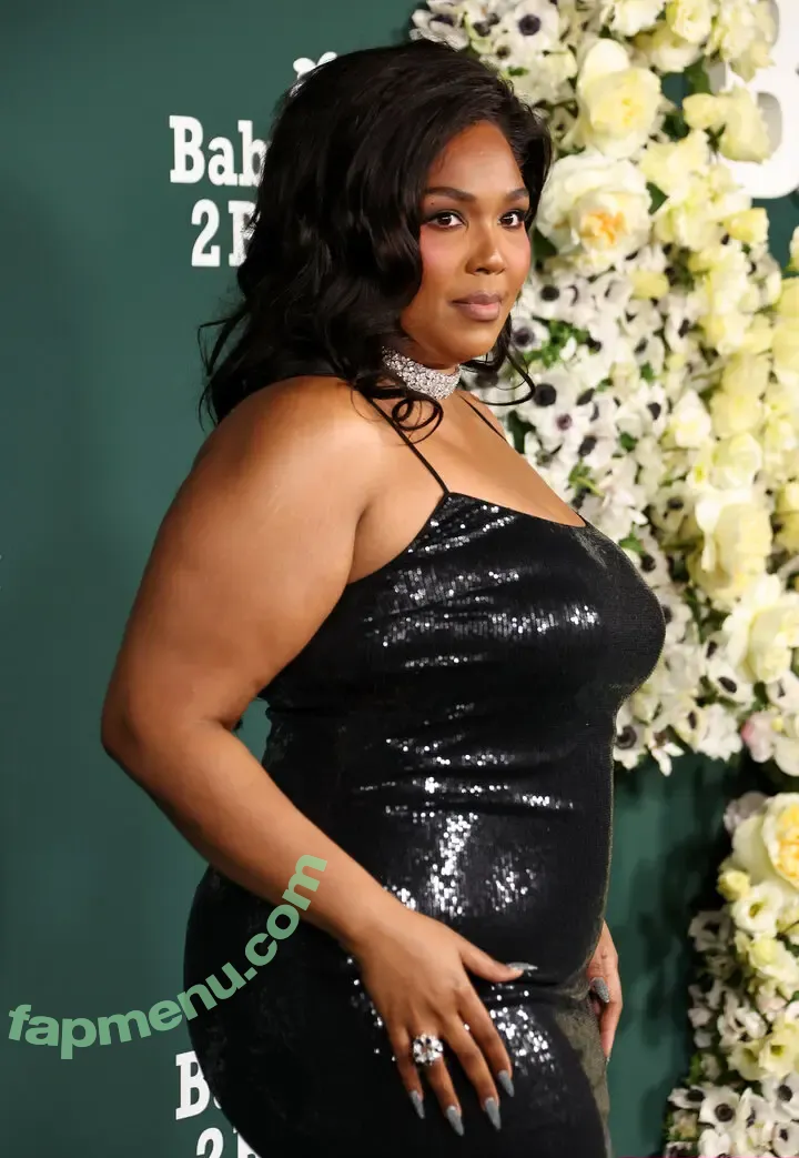 Lizzo nude photo #0148 (lizzobeeating)