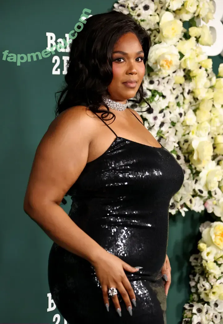 Lizzo nude photo #0149 (lizzobeeating)