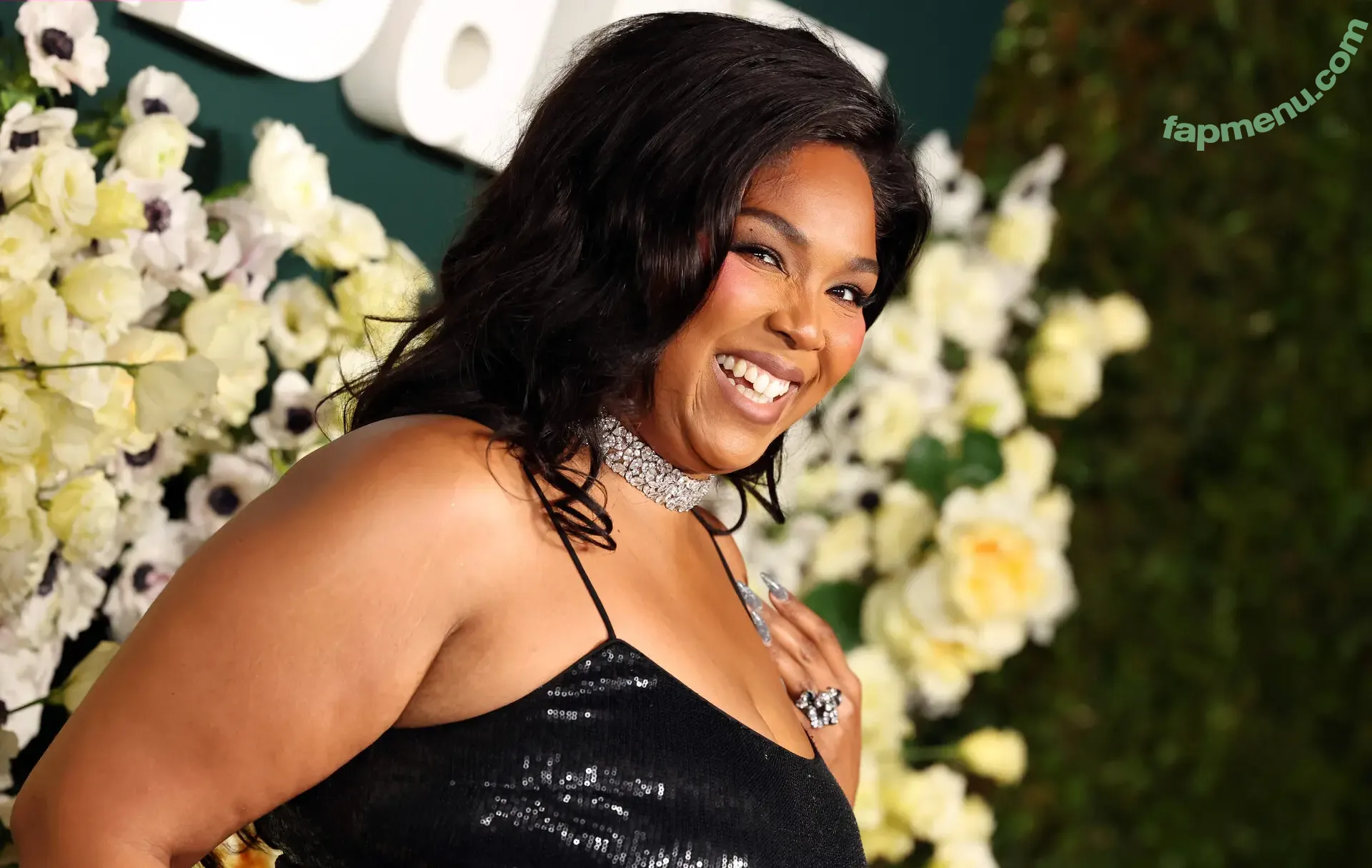 Lizzo nude photo #0152 (lizzobeeating)