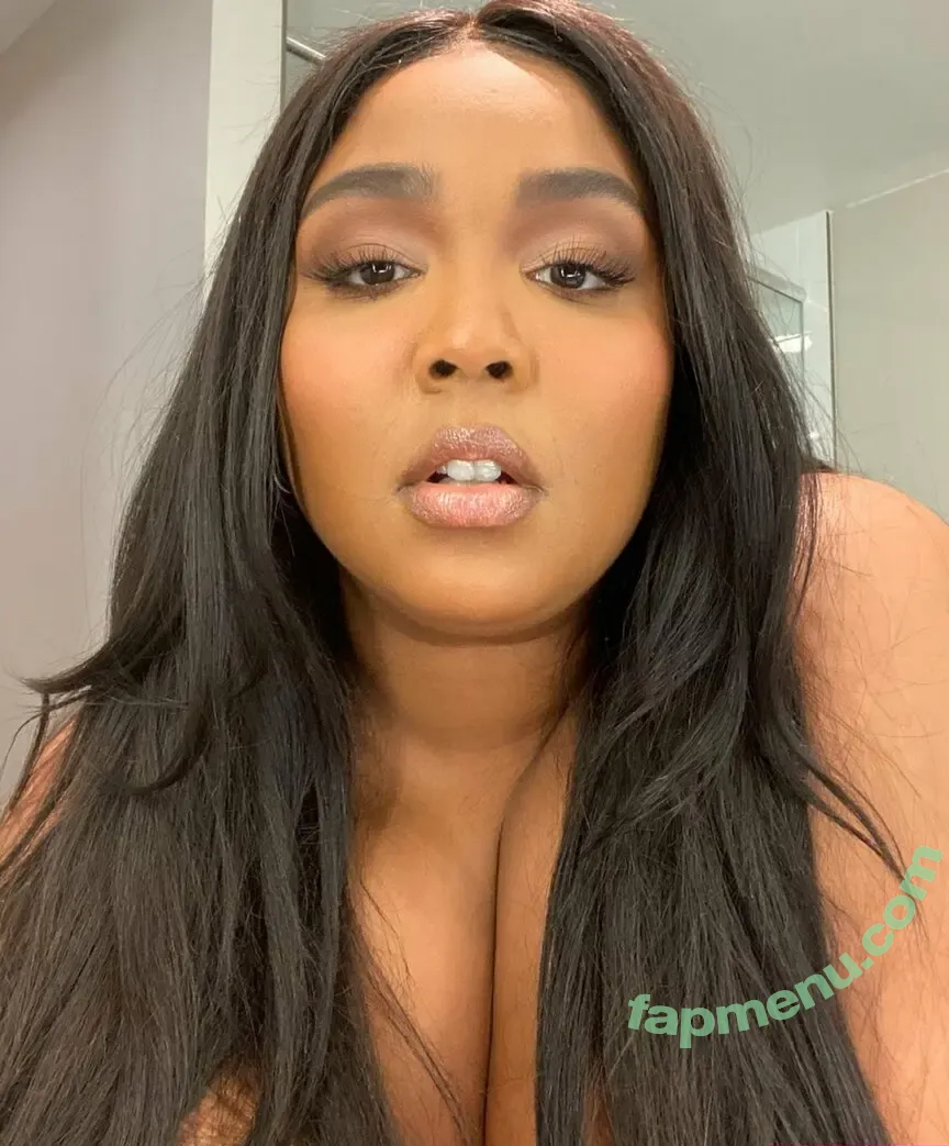 Lizzo nude photo #0162 (lizzobeeating)