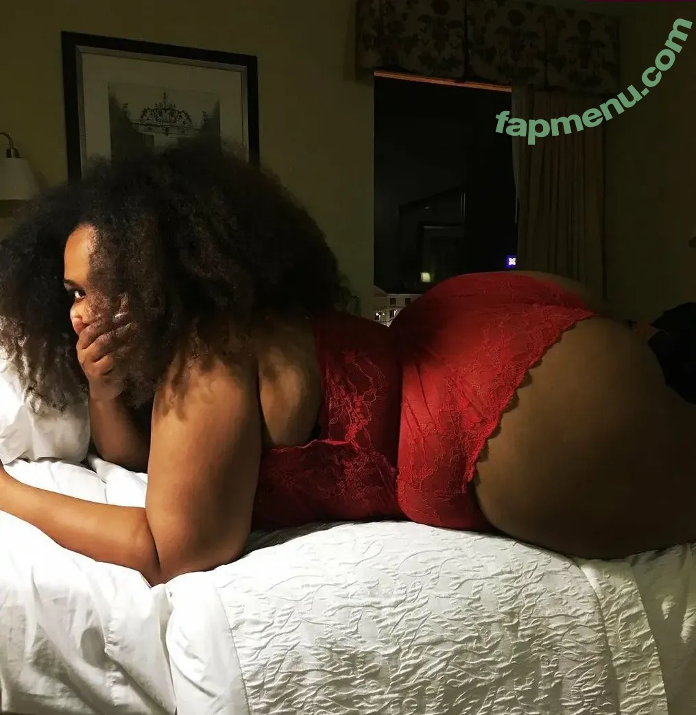 Lizzo nude photo #0178 (lizzobeeating)