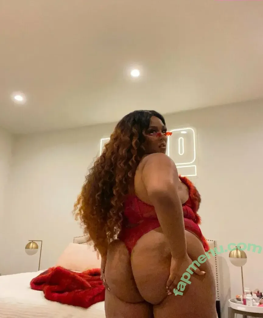 Lizzo nude photo #0203 (lizzobeeating)