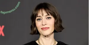 Lizzy Caplan / thelizzycaplan nude photo #0269