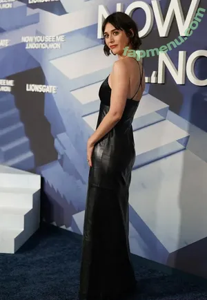 Lizzy Caplan / thelizzycaplan nude photo #0275