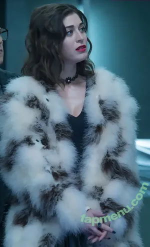 Lizzy Caplan / thelizzycaplan nude photo #0294