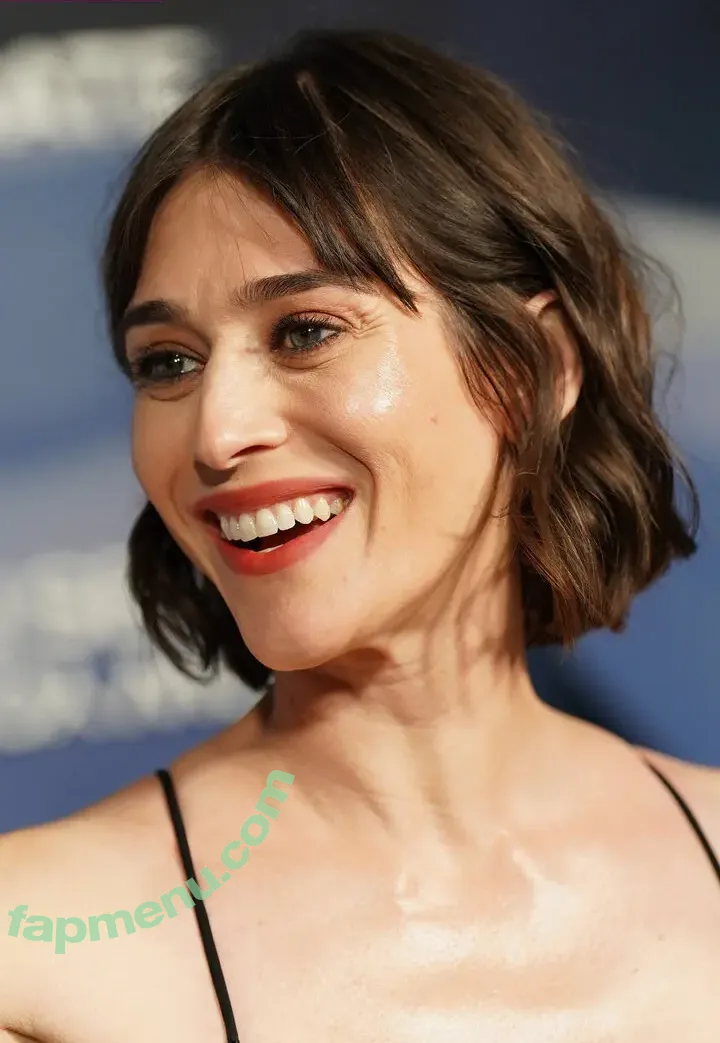 Lizzy Caplan nude photo #0270 (thelizzycaplan)