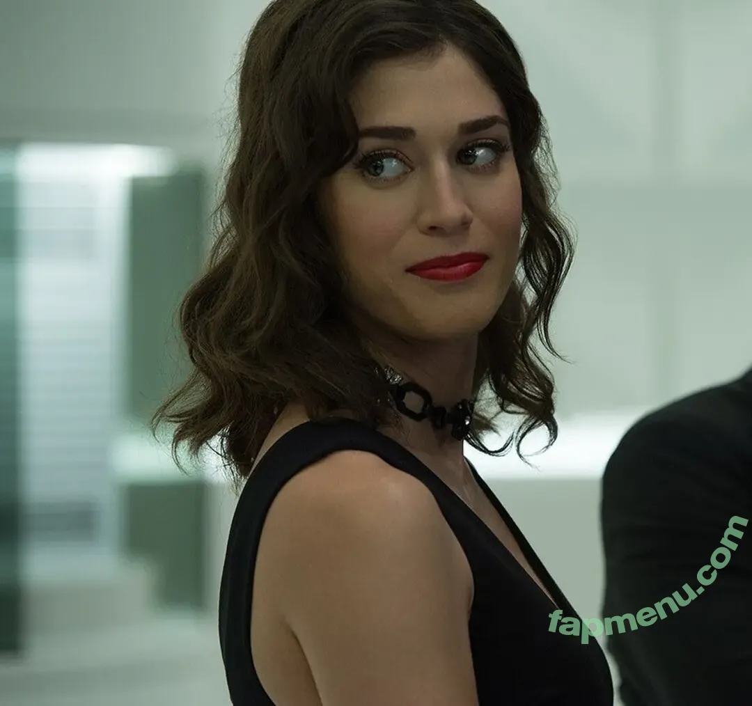 Lizzy Caplan nude photo #0297 (thelizzycaplan)