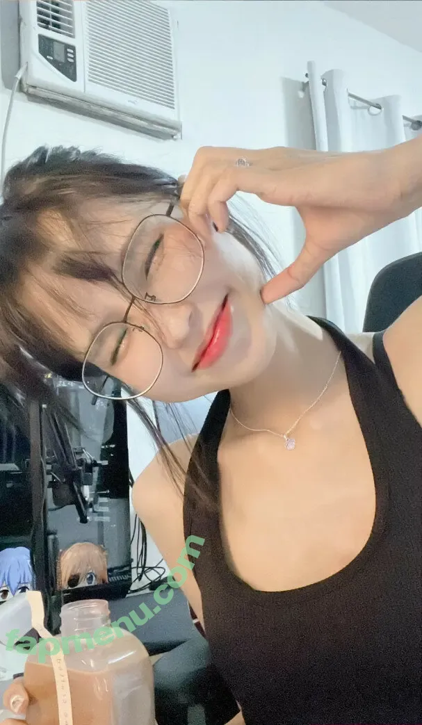 Llthvalo nude photo #0004 (Llthvalo)