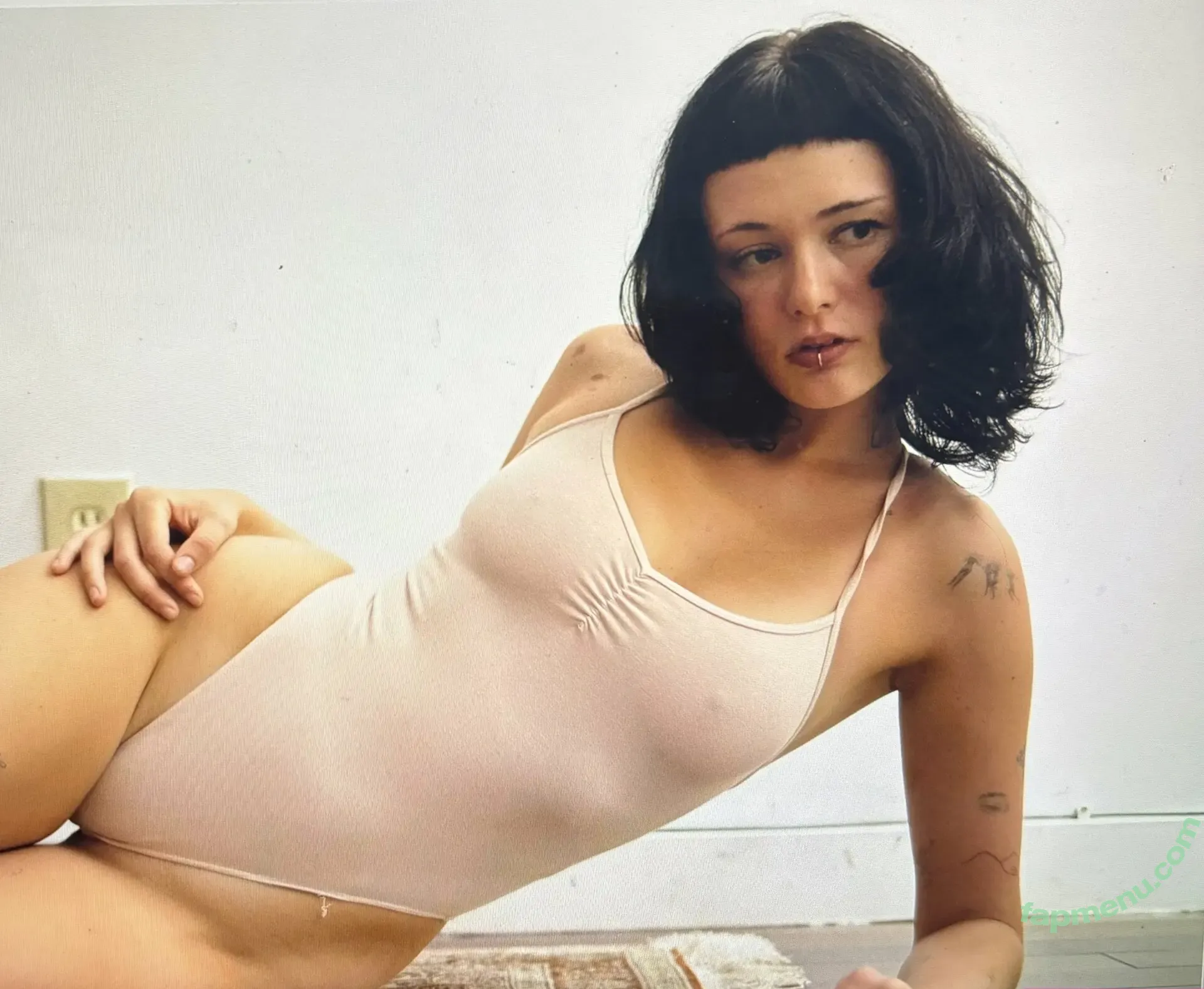 lmkwhenurhome nude photo #0019 (k_1111111)