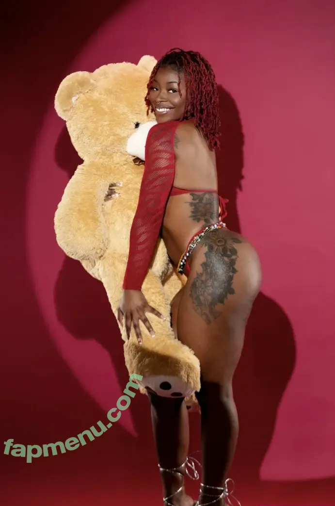 Locdbree nude photo #0015 (breebxby / briahnafit)