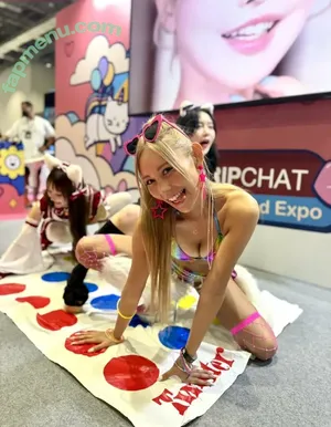 locomocotan / locochan nude photo #0001