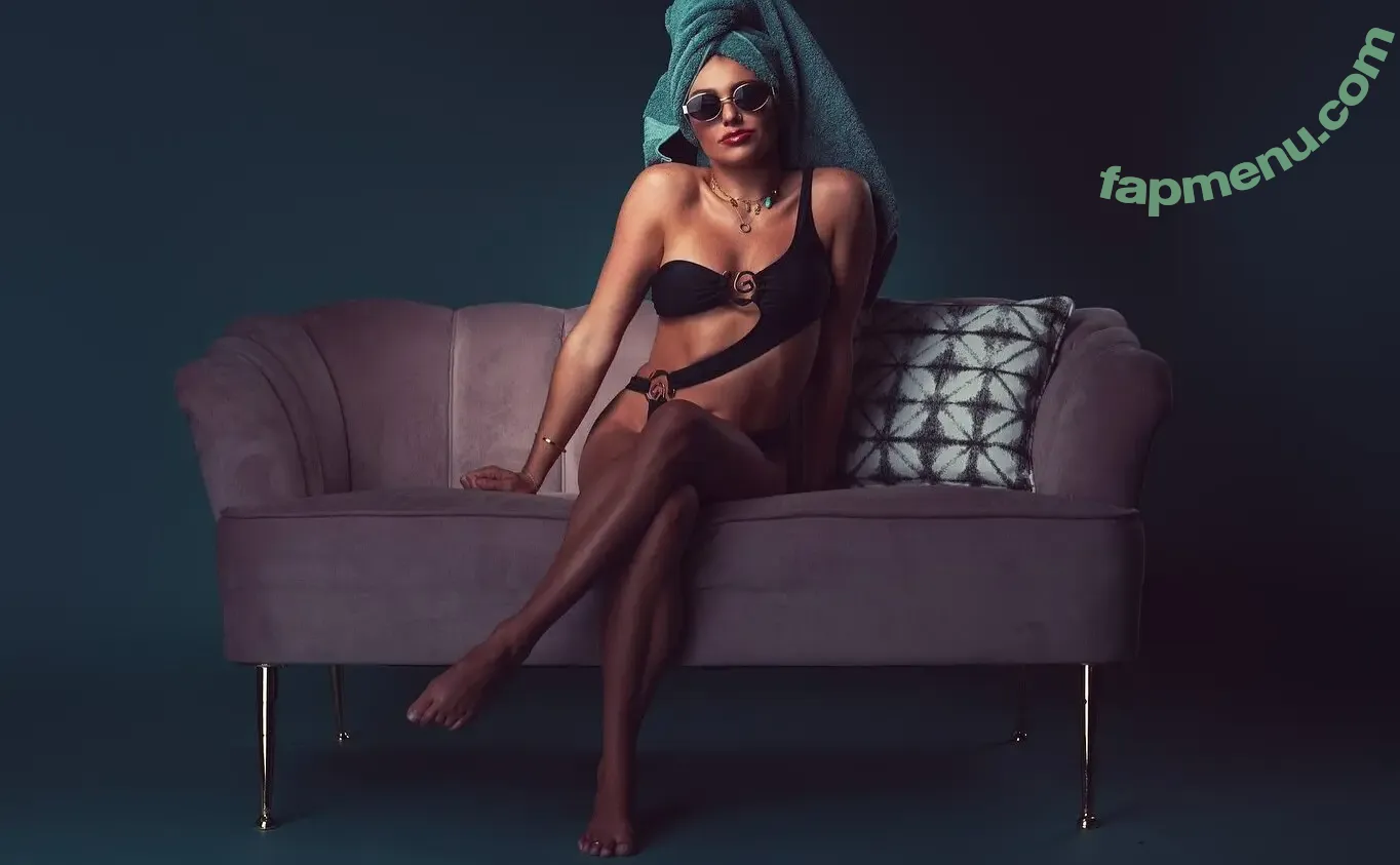 Logan Vaughan nude photo #0096 (logan.grace16)